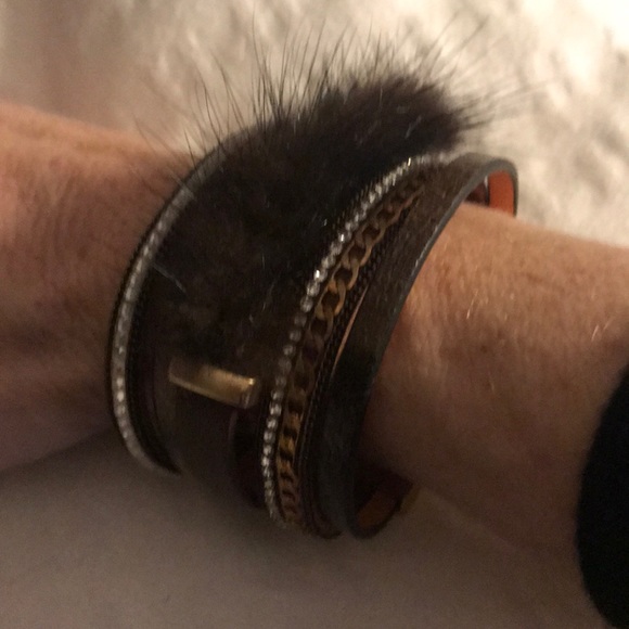 Bracelet 5 layer fur bracelet with gold clasp - Picture 2 of 4